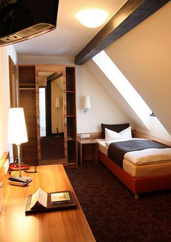 Hotel Goldener Hirsch Suhl Rum bild